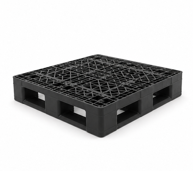Moulded plastic pallet with a smooth surface for fast cleaning